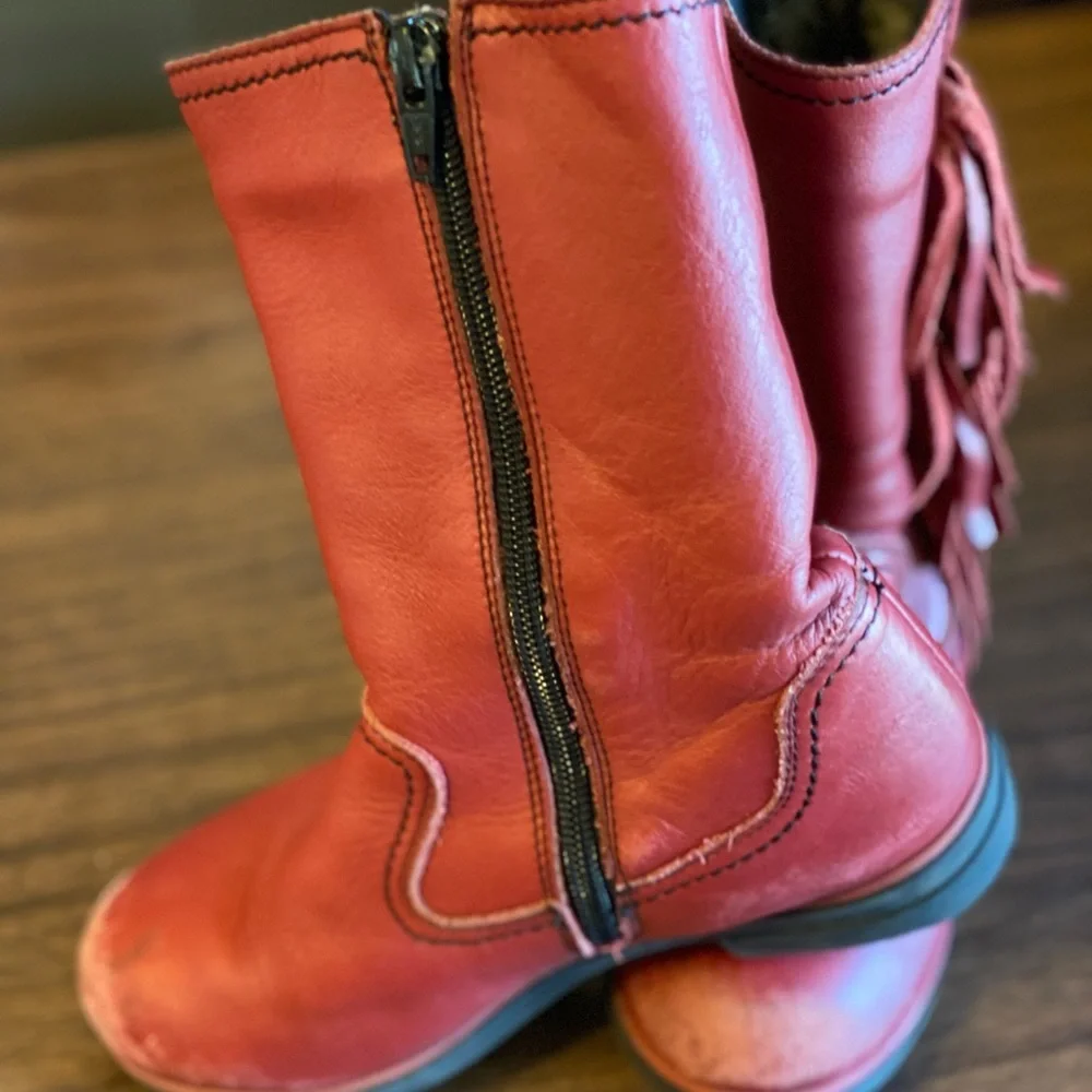 💜💜 Girls Distressed Red Cold Weather Boots Size 32 by Marelbo